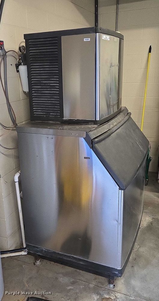 image for item EV1548 Manitowac QD0803W ice machine
