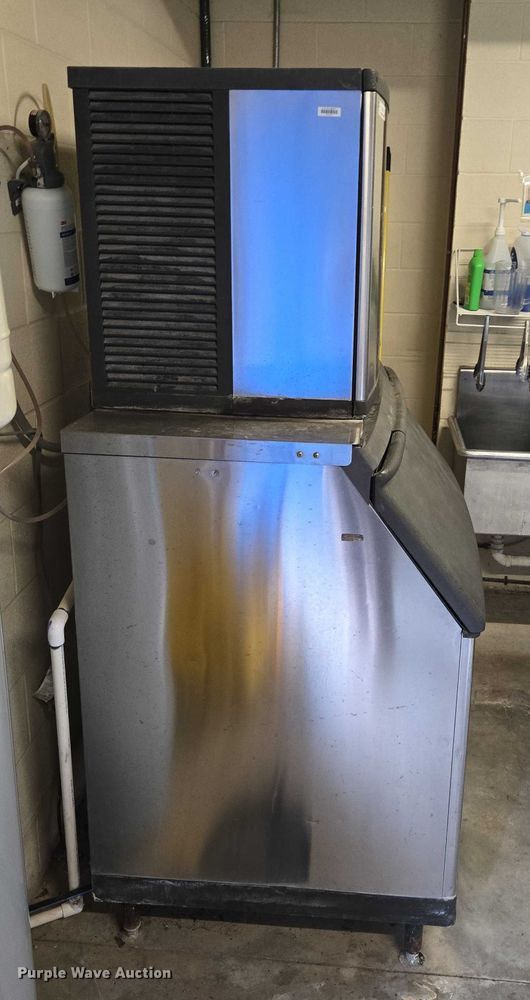 image for item EV1548 Manitowac QD0803W ice machine