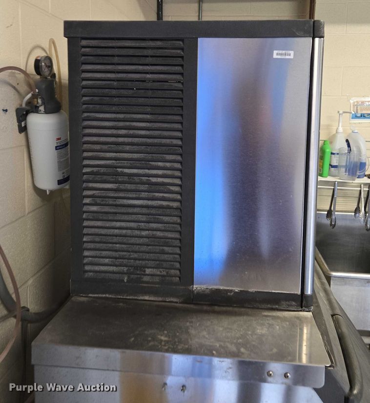 image for item EV1548 Manitowac QD0803W ice machine