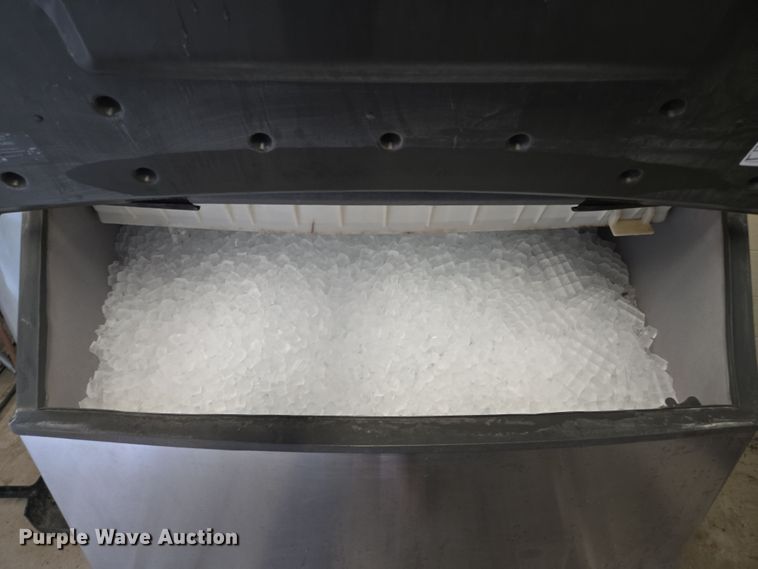 image for item EV1548 Manitowac QD0803W ice machine