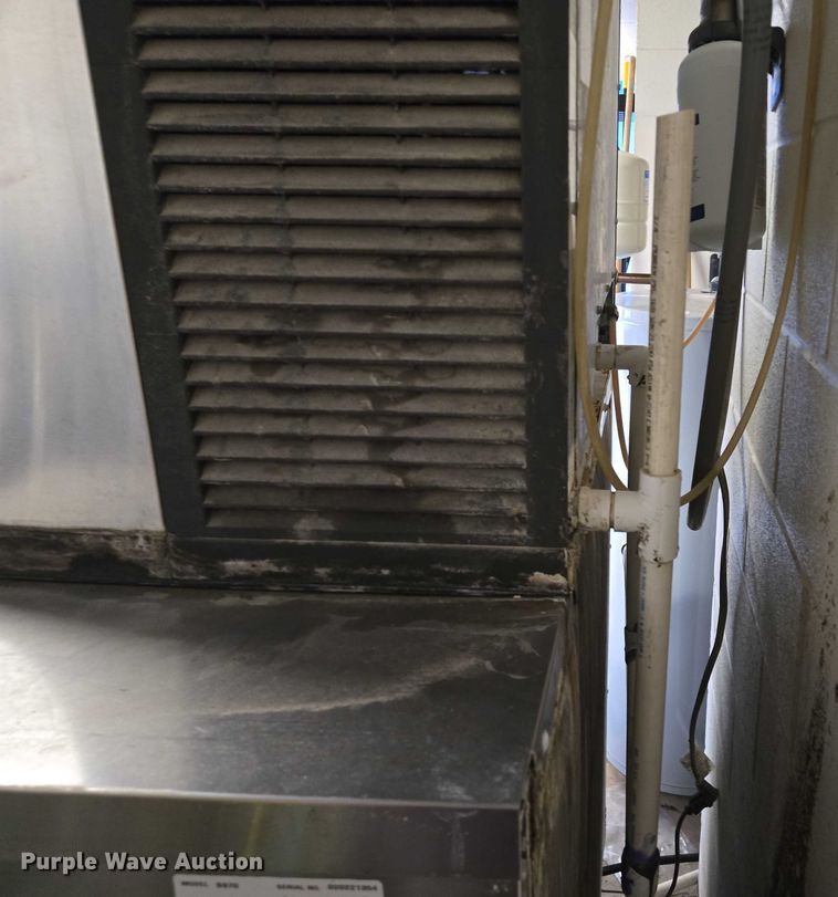 image for item EV1548 Manitowac QD0803W ice machine