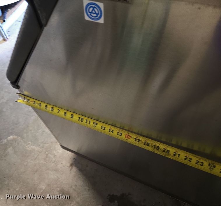 image for item EV1548 Manitowac QD0803W ice machine