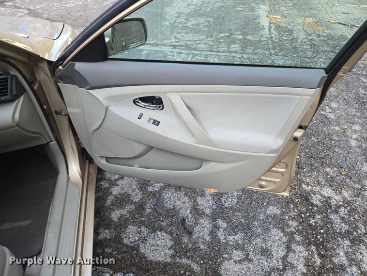 image for item EV1577 2011 Toyota Camry LE  