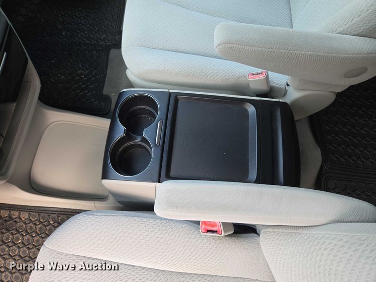 image for item EV1578 2011 Toyota Sienna LE van