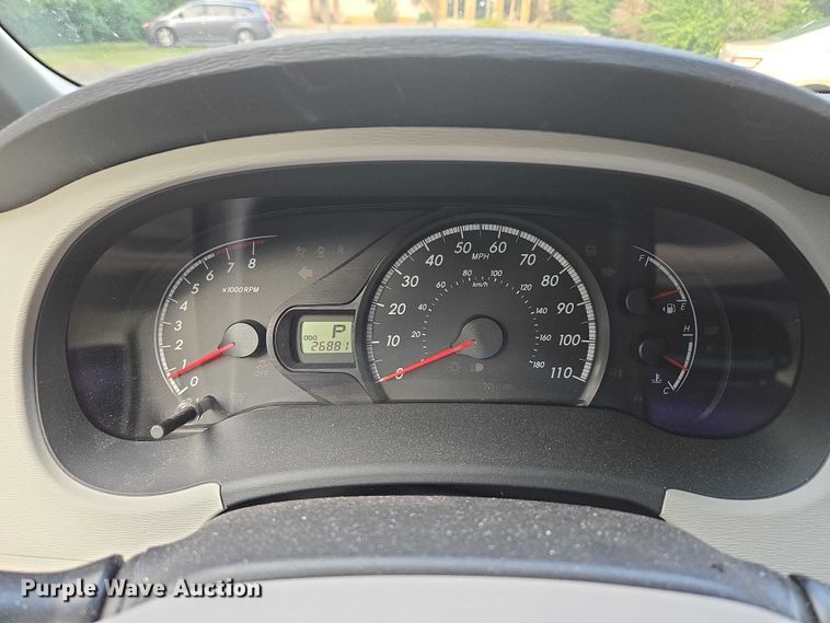 image for item EV1578 2011 Toyota Sienna LE van