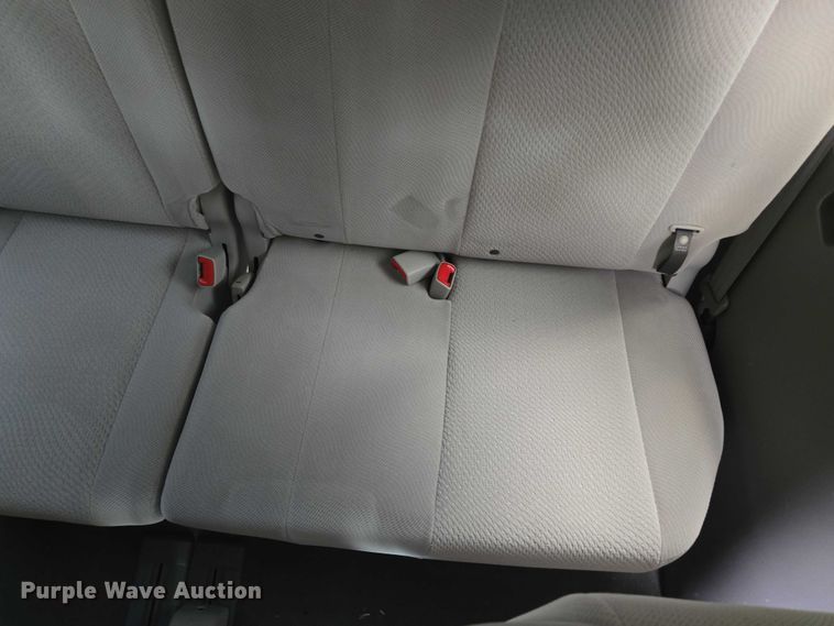 image for item EV1578 2011 Toyota Sienna LE van