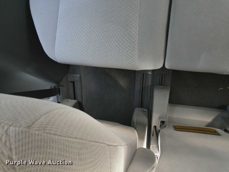 image for item EV1578 2011 Toyota Sienna LE van