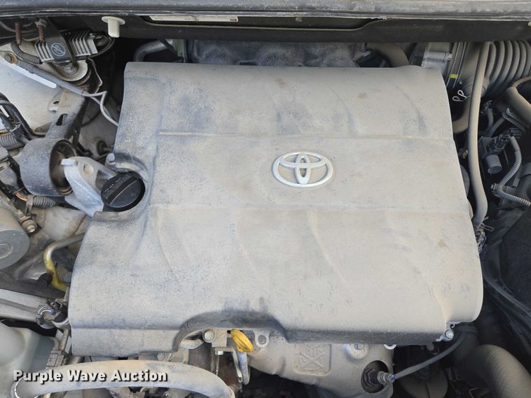 image for item EV1578 2011 Toyota Sienna LE van