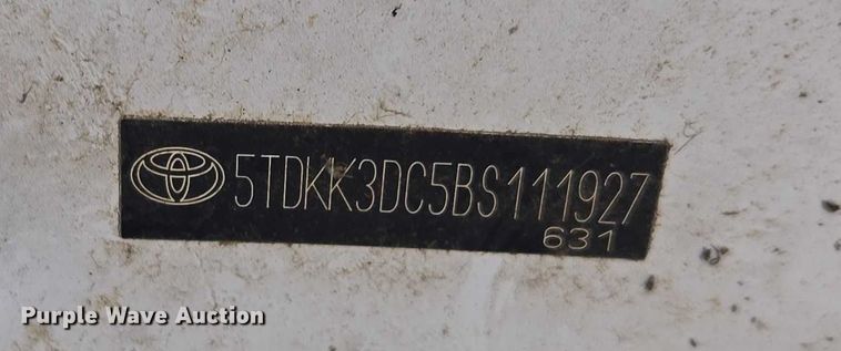 image for item EV1578 2011 Toyota Sienna LE van