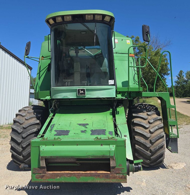 image for item DE2186 1993 John Deere 9500 RWA combine