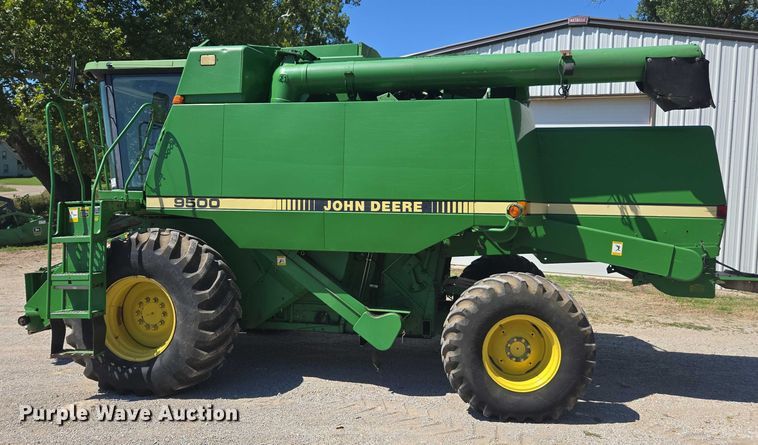 image for item DE2186 1993 John Deere 9500 RWA combine