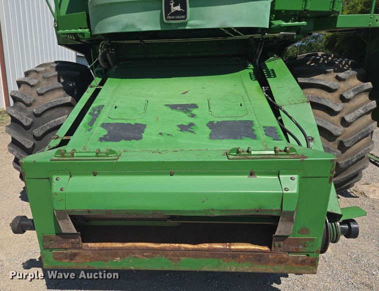 image for item DE2186 1993 John Deere 9500 RWA combine