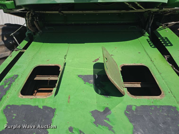 image for item DE2186 1993 John Deere 9500 RWA combine