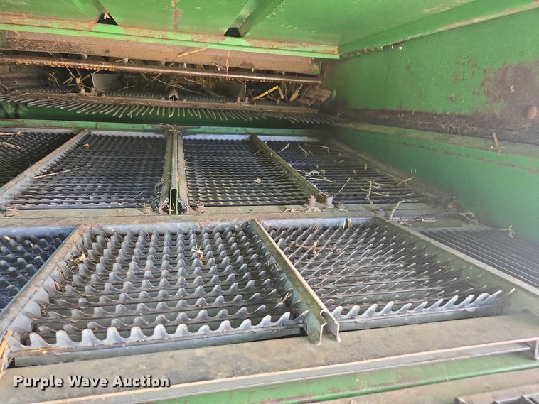 image for item DE2186 1993 John Deere 9500 RWA combine