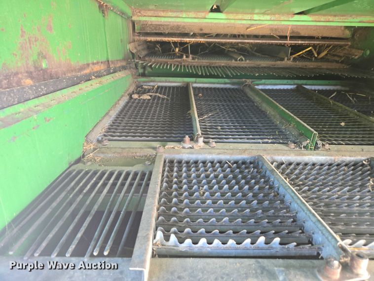 image for item DE2186 1993 John Deere 9500 RWA combine