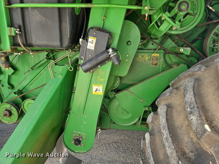 image for item DE2186 1993 John Deere 9500 RWA combine