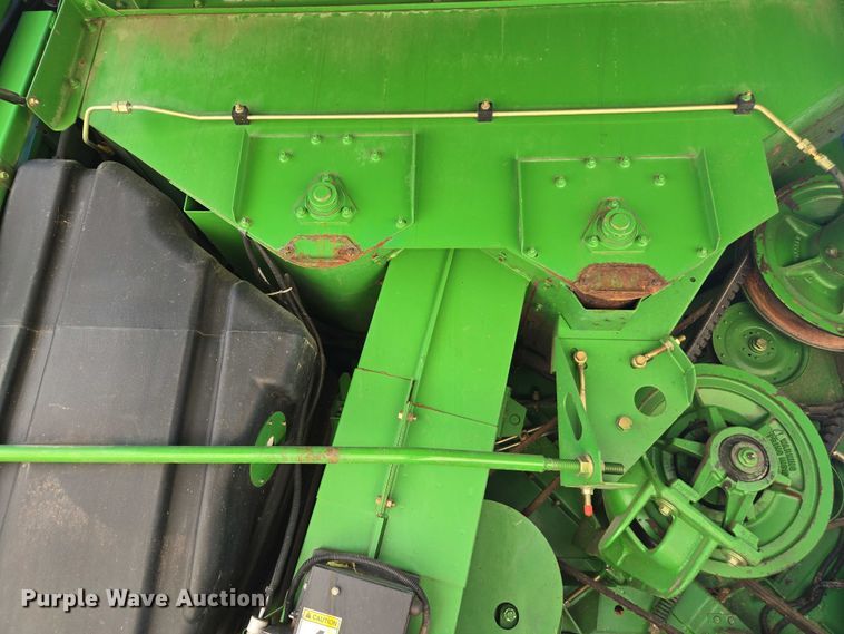 image for item DE2186 1993 John Deere 9500 RWA combine