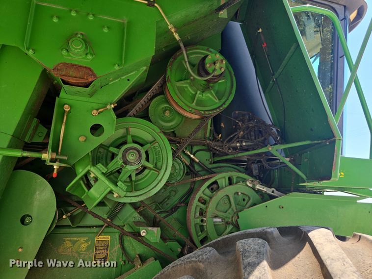 image for item DE2186 1993 John Deere 9500 RWA combine