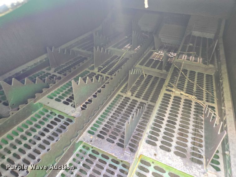 image for item DE2186 1993 John Deere 9500 RWA combine