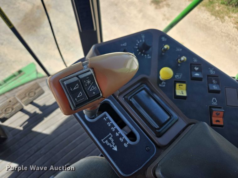 image for item DE2186 1993 John Deere 9500 RWA combine