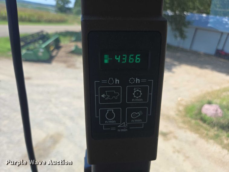 image for item DE2186 1993 John Deere 9500 RWA combine