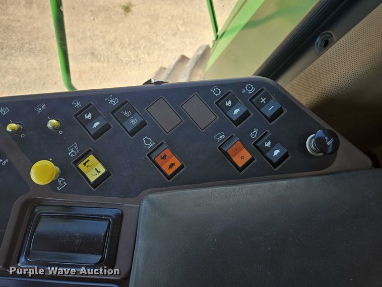 image for item DE2186 1993 John Deere 9500 RWA combine