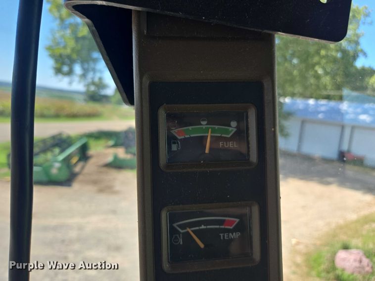 image for item DE2186 1993 John Deere 9500 RWA combine