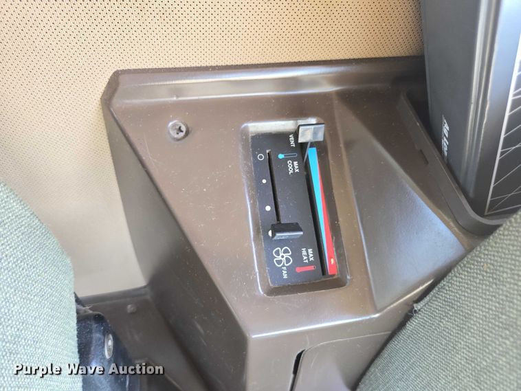 image for item DE2186 1993 John Deere 9500 RWA combine