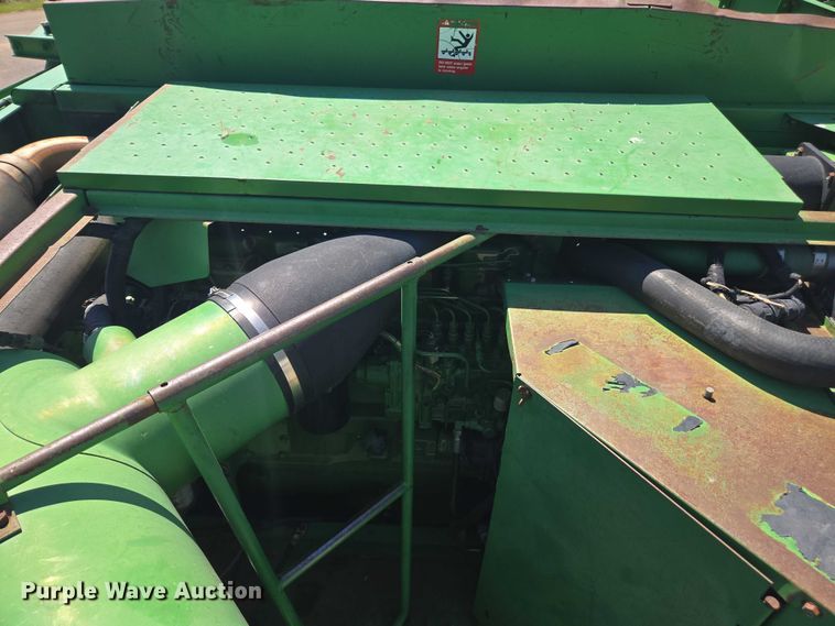image for item DE2186 1993 John Deere 9500 RWA combine