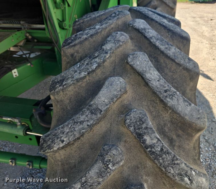 image for item DE2186 1993 John Deere 9500 RWA combine