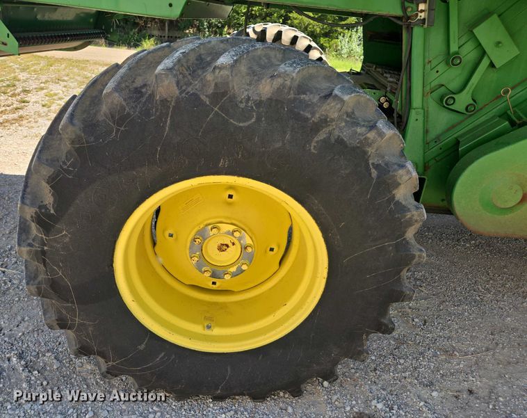 image for item DE2186 1993 John Deere 9500 RWA combine