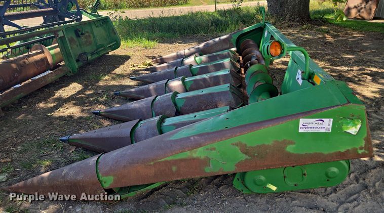image for item DE2187 John Deere corn head
