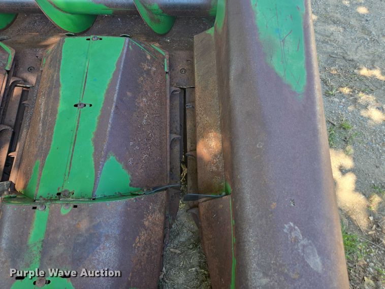 image for item DE2187 John Deere corn head