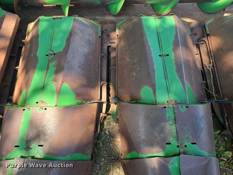 image for item DE2187 John Deere corn head