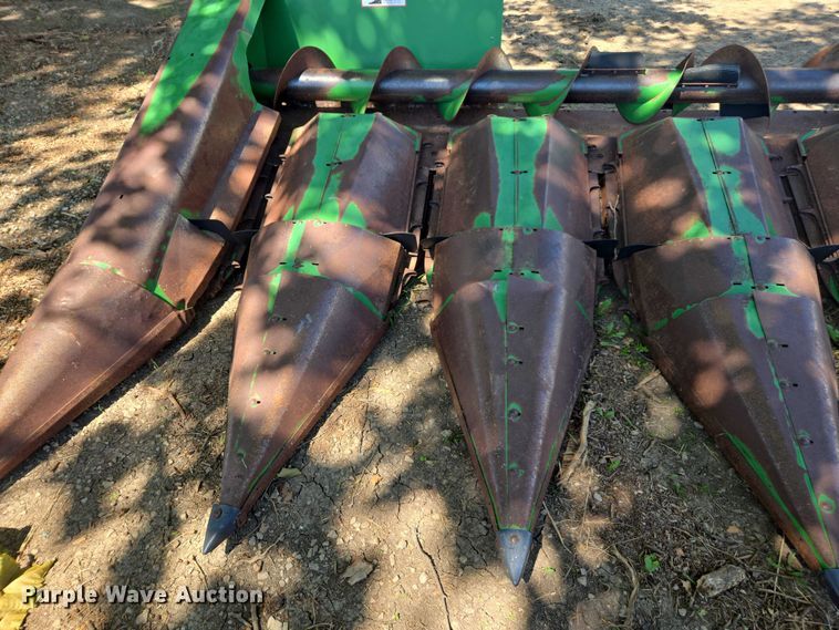 image for item DE2187 John Deere corn head