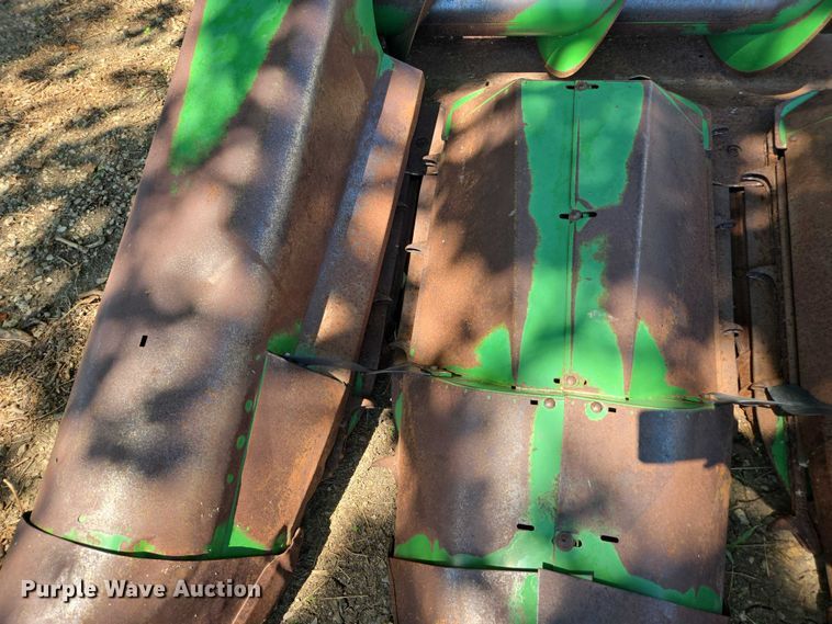 image for item DE2187 John Deere corn head