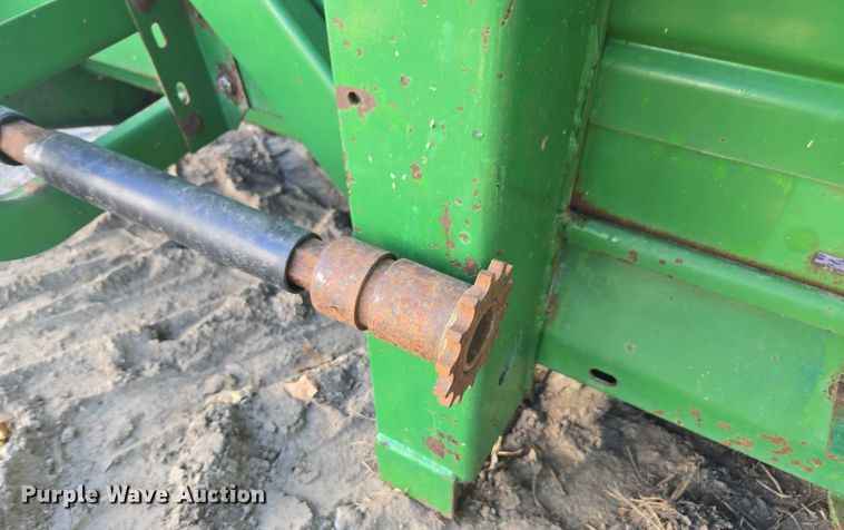 image for item DE2187 John Deere corn head