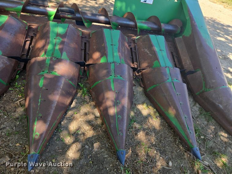 image for item DE2187 John Deere corn head
