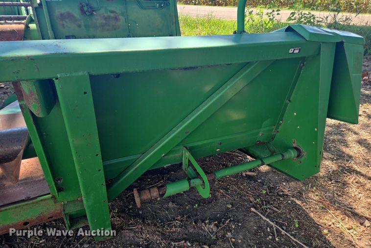 image for item DE2187 John Deere corn head