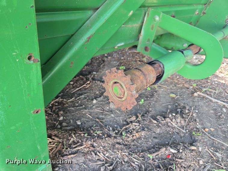 image for item DE2187 John Deere corn head