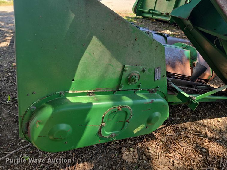 image for item DE2187 John Deere corn head