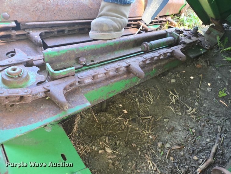 image for item DE2187 John Deere corn head