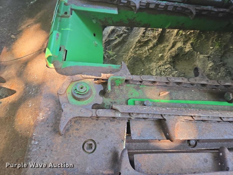 image for item DE2187 John Deere corn head