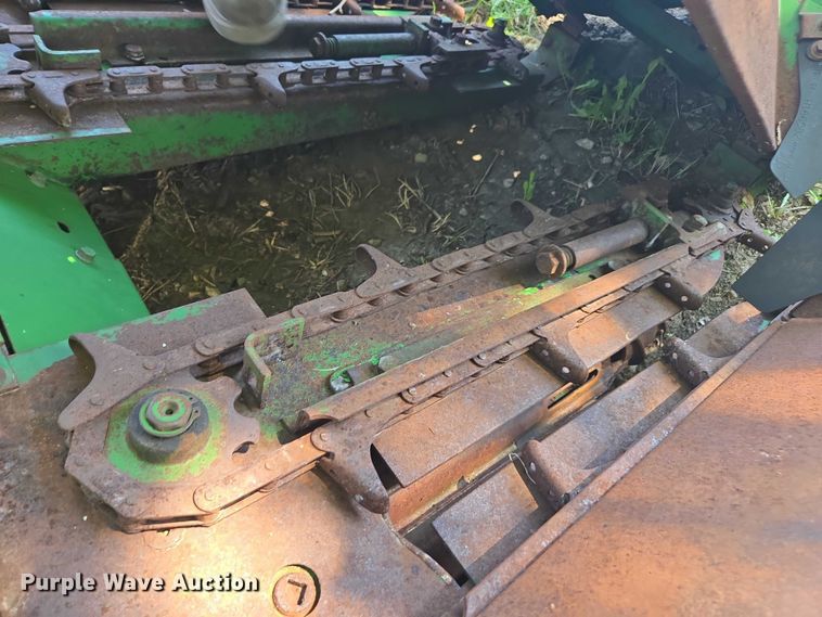image for item DE2187 John Deere corn head