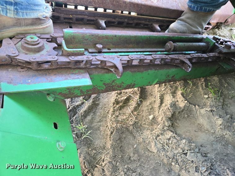 image for item DE2187 John Deere corn head