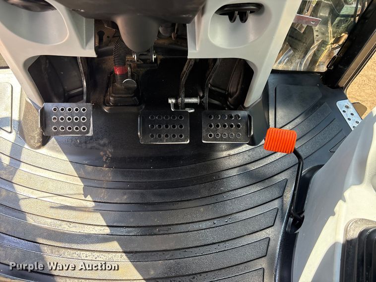 image for item DM1969 2022 New Holland T5.110 MFWD tractor