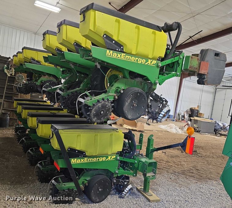 image for item DR3975 John Deere 1720 Max Emerge XP no-till planter