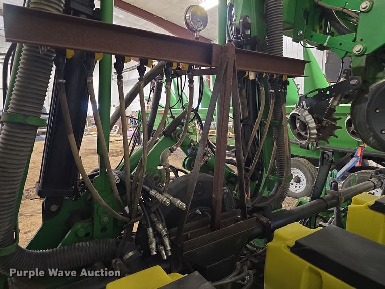 image for item DR3975 John Deere 1720 Max Emerge XP no-till planter