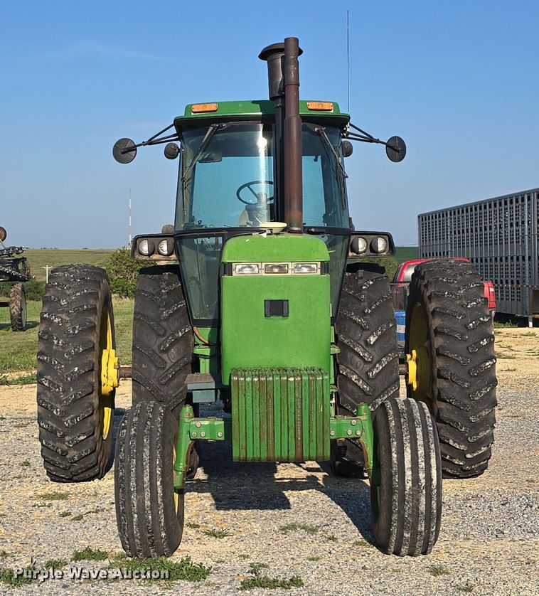 image for item DR3976 1992 John Deere 4455 tractor