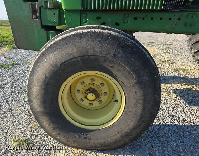 image for item DR3976 1992 John Deere 4455 tractor